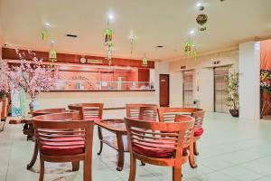RedDoorz Plus at Plaza Hotel Tanjung Pinang