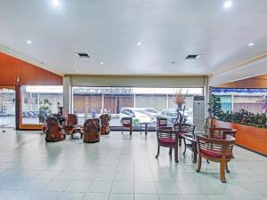 RedDoorz Plus at Plaza Hotel Tanjung Pinang