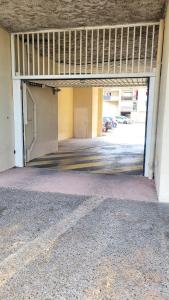 Grand studio avec ascenseur, parking et terrasse