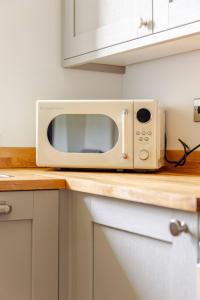 Cottage 4 miles to Hayle beach with EV charger