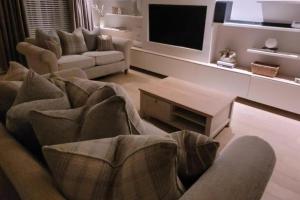 3 bedroom Sleeps 6 free parking