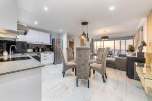 Beautiful 3 bed apartment with sea views Horizon Bay 502