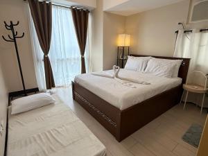 Panoramic Views 2BR Family Stay in Mckinley BGC