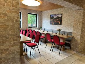 Gruppenunterkunft-Klein-Holland-Harz-aussergewoehnlich-und-einzigartig-mit-grossartiger-Unterhaltung-fuer-jedes-Alter-fuer-bis-zu-24-Personen