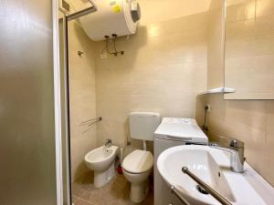 Colorful studio with shared pool