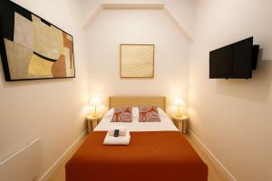 2 pieces avec mezzanine et deco design - Paris 9