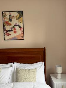 Swanky two bedroom flat with balcony near swiss cottage and regents park