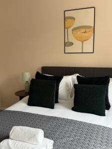 Swanky two bedroom flat with balcony near swiss cottage and regents park