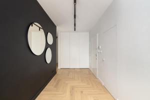 Luxurious Apartment with a Terrace and Garage - Grzybowska