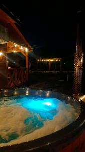 Domek z Jacuzzi i Kominkiem na Wyłączność - Prywatność, Natura, Relaks