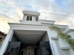 Urbanview Hidayah Living Syariah Balekambang Manahan