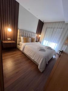 Bright 2-Bedroom Apartment with Balcony & Parking