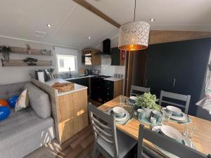 Fantasy Island - Eastgate E6 - The Sierra with Hot Tub - Coastal Caravan Breaks