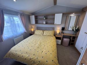 Fantasy Island - Eastgate E6 - The Sierra with Hot Tub - Coastal Caravan Breaks