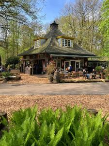 Bosparel met ruime tuin en airco!