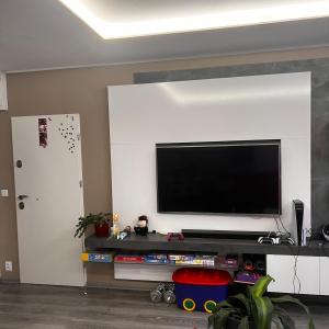 Big apartment in quiet location close to the center -ideal for families with kids