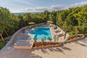 Villa Marina, Spacious 4 Bedroom Villa with Access to Two Shared Pools