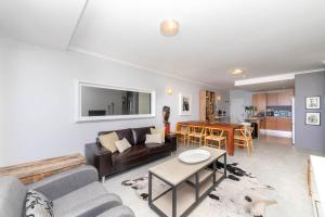 Beachfront Bliss with Table Mountain Views Horizon Bay 801