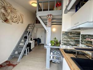 Studio Cap dAgde CT375-085