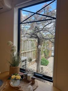 Bentleigh Private 1BR 5min Train Cafes Quiet Cozy