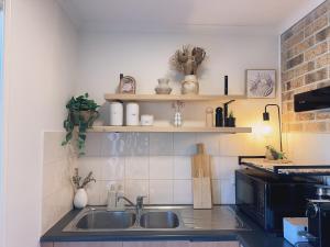 Bentleigh Private 1BR 5min Train Cafes Quiet Cozy