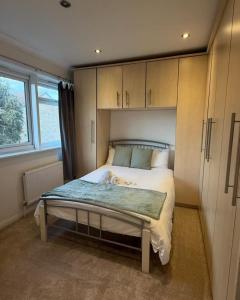 Spacious 3 Bed Apartment In Central Horsham