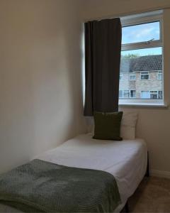 Spacious 3 Bed Apartment In Central Horsham