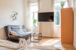 Affordable 1BR Apt Near Schönbrunn & Westbahnhof Great for Long Stays