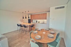 Beach & Mountain views in Sunny Benalmadena