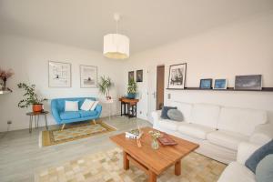 Retreat in Estoril with balcony and ocean view