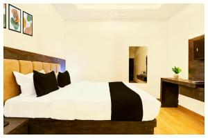 Hotel Ganraj Residency Near Laxmi Temple