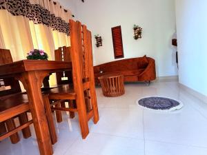 EliannaTransit Villa 10 Min from Bandaranaike Airport, Fully Furnished 1- Bedroom with AC & Kitchen