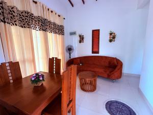 EliannaTransit Villa 10 Min from Bandaranaike Airport, Fully Furnished 1- Bedroom with AC & Kitchen