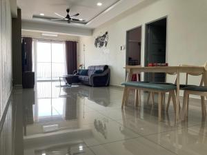High Floor View,Cozy Balcony,9Pax,Netflix & Wifi,The Venus Sitiawan