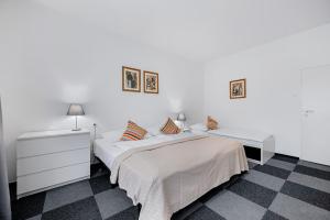 Princ next to President Palace