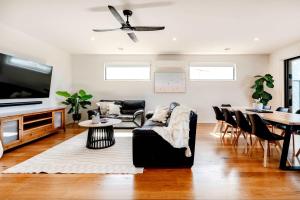 Spacious Seaview Family Getaway