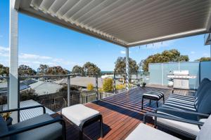 Spacious Seaview Family Getaway