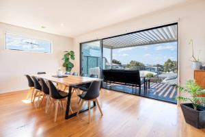 Spacious Seaview Family Getaway