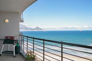 Chic Beachfront Apt with Table Mountain Views Horizon Bay 902