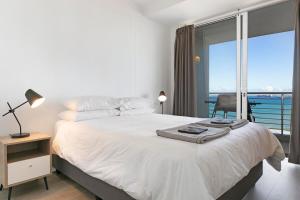 Chic Beachfront Apt with Table Mountain Views Horizon Bay 902