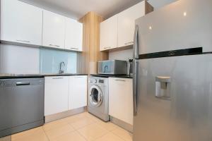 Chic Beachfront Apt with Table Mountain Views Horizon Bay 902