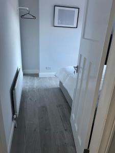 Beautiful Belfast House beside CS LewisSquare