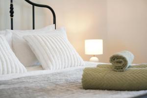 AccorView Luxury 1BR Suite Pool Gym Parking