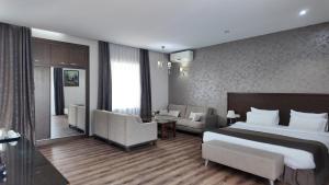 Old Metekhi By OldTown