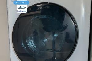 4 Bedroom House By WillCo Property Short Lets & Serviced Accommodation With Breakfast, WI-FI, Projector & Contractors