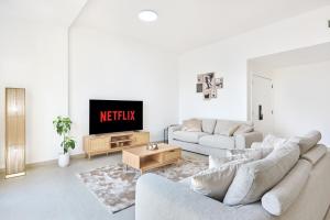 Modern 3BR in Rimal 5, JBR Dubai