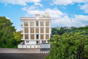 Perfectstayz Premium Kaashin - Ganga View Rooftop Cafe