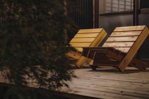 Wabi-Sabi historic home - walk to the lake