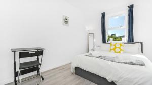 Modern Thames Circle 1-Bedroom Gem in Canary Wharf