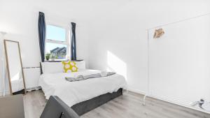 Modern Thames Circle 1-Bedroom Gem in Canary Wharf